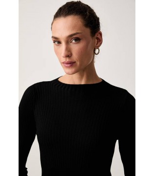 Свитер женский вискозный черный  XW002627 Armani Exchange  2 - Respected-Person