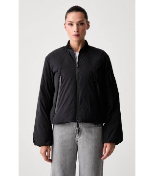 Бомбер жіночий чорний XW002431 Armani Exchange Бомбер жіночий чорний XW002431 Armani Exchange