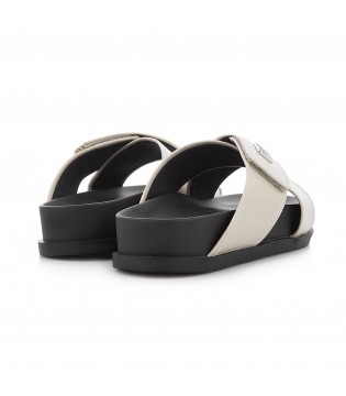 Шлепанцы на липучке женские кожаные XDP063 Armani Exchange 1 - Respected-Person