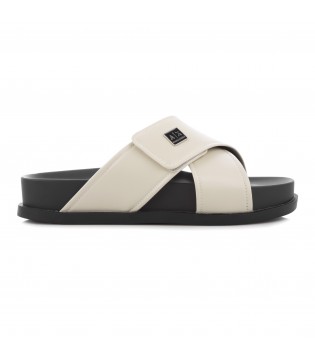 Шлепанцы на липучке женские кожаные XDP063 Armani Exchange 2 - Respected-Person